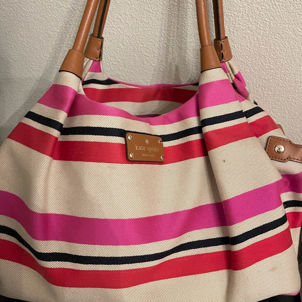 Large Kate spade purse. Good condition. Smoke pet free home
